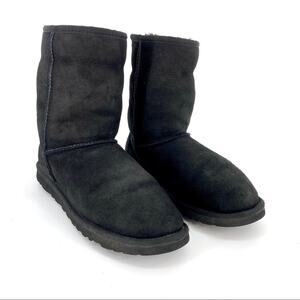 UGG Women's 6 Black Suede Classic Short Sheepskin Boots